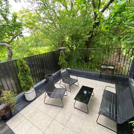 Garden Apartment Petrila Buitenkant foto