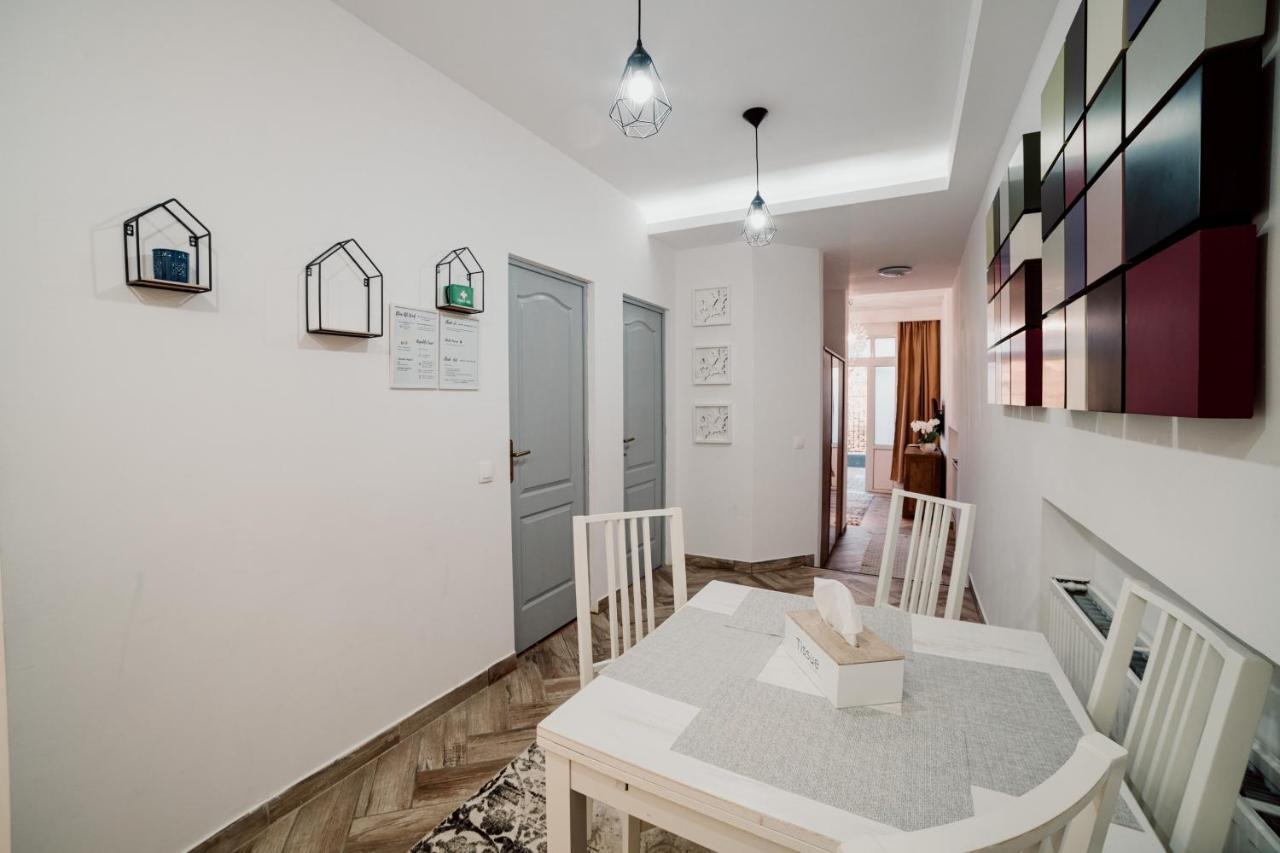 Garden Apartment Petrila Buitenkant foto