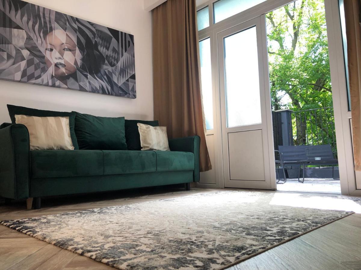 Garden Apartment Petrila Buitenkant foto
