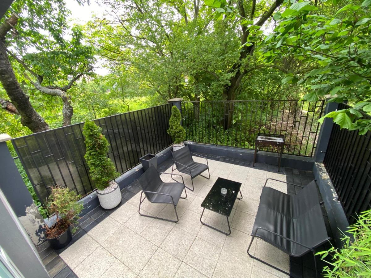 Garden Apartment Petrila Buitenkant foto